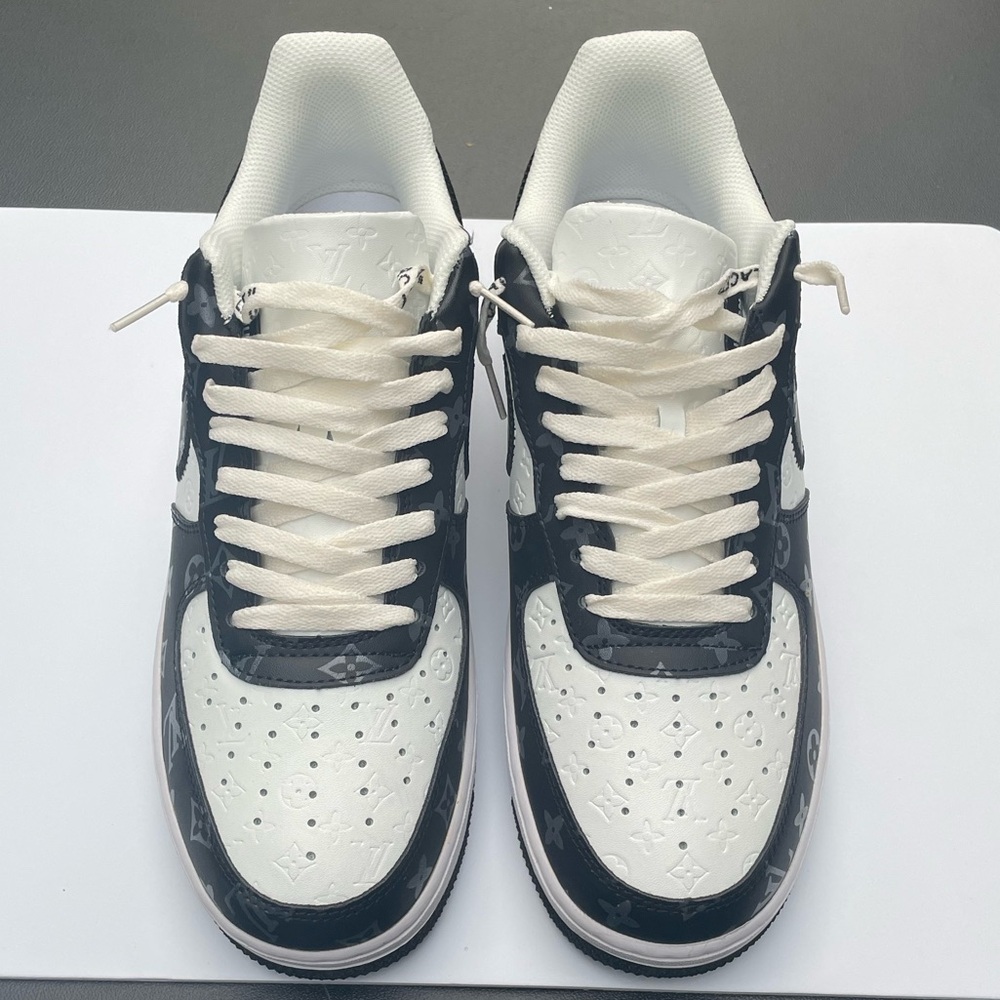 Men’s Nike Air Force 1 Black & White Size 11